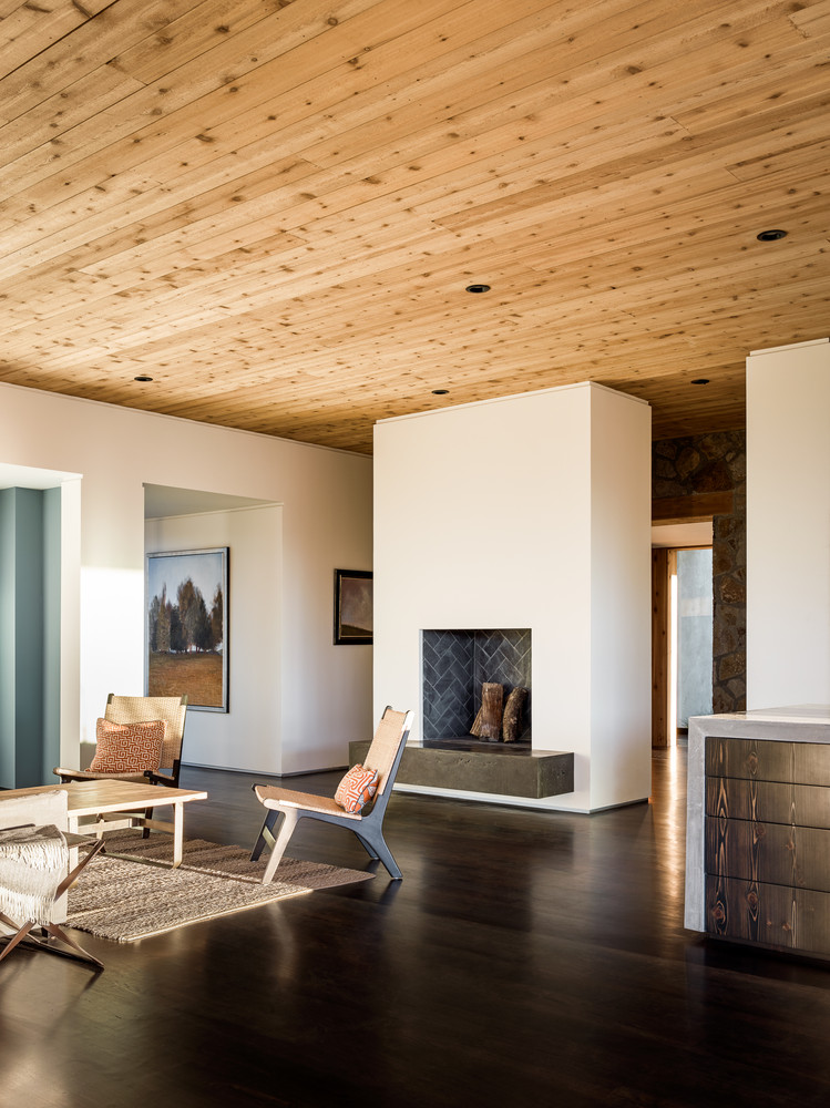 House Set On The Valley Floor In California, USA house set on the valley floor in california usa b8b1fbd