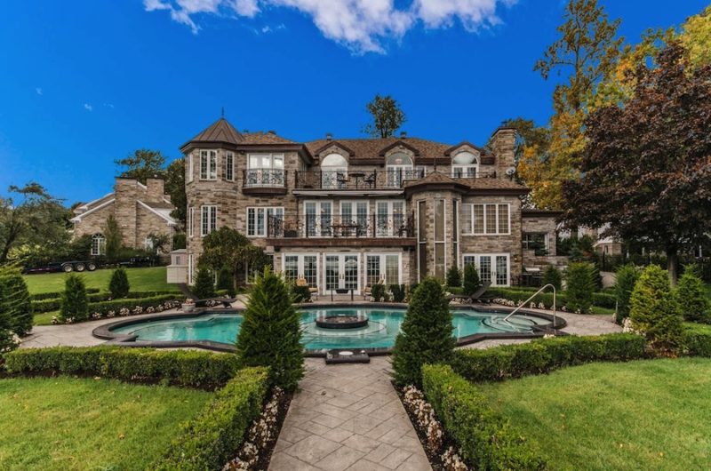 Incredible Waterfront Home in Québec, Canada incredible waterfront home in qubec canada 306bc37