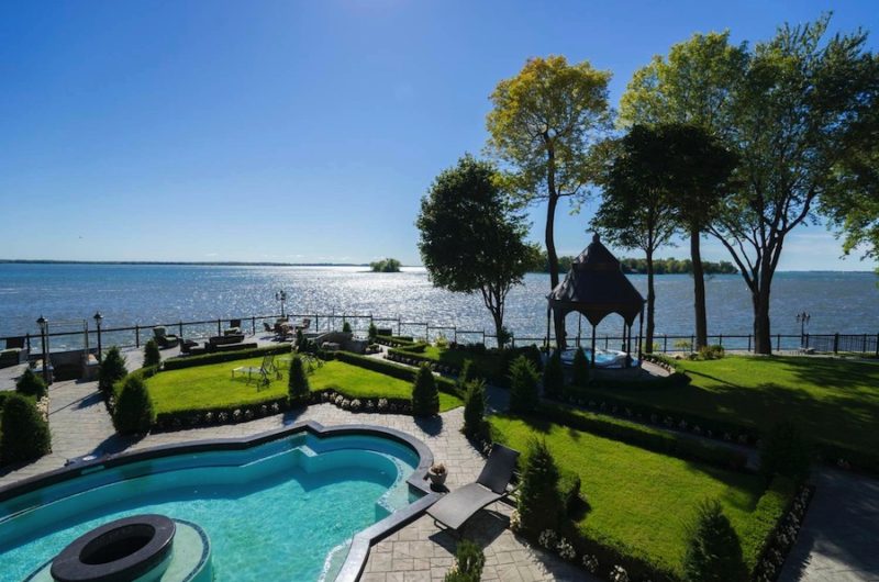Incredible Waterfront Home in Québec, Canada incredible waterfront home in qubec canada 447b8ce