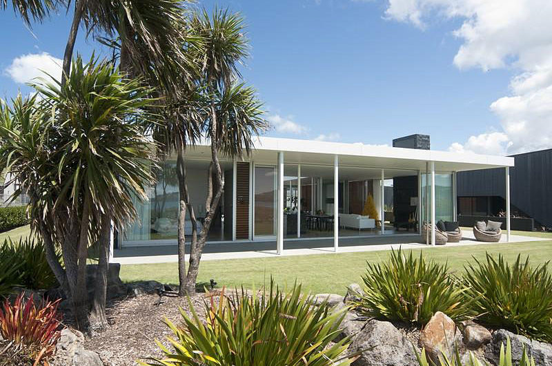 Lavish Beachfront Residence in Omaha, New Zealand lavish beachfront residence in omaha new zealand 21e56f4