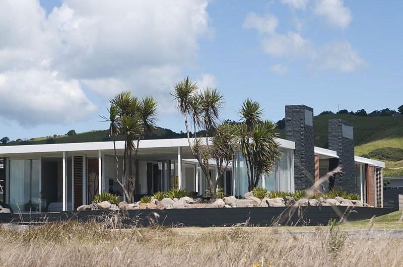 lavish beachfront residence in omaha new zealand 501c6e2