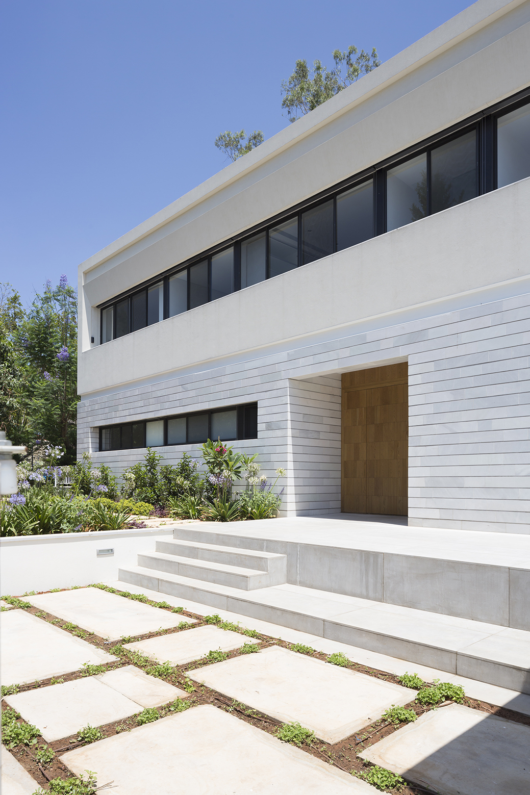 Modernly Designed Residence In Savyon, Israel modernly designed residence in savyon israel 8360d2b