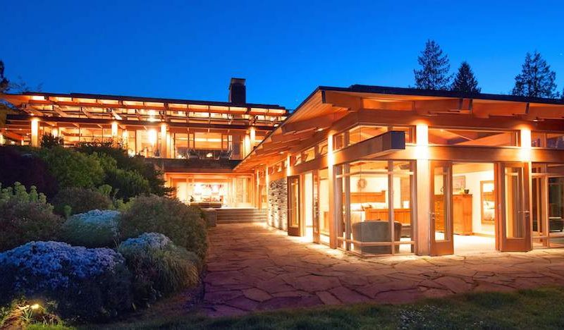 Stunning West Coast Waterfront Home In Vancouver, Canada stunning west coast waterfront home in vancouver canada 9aa4b9a