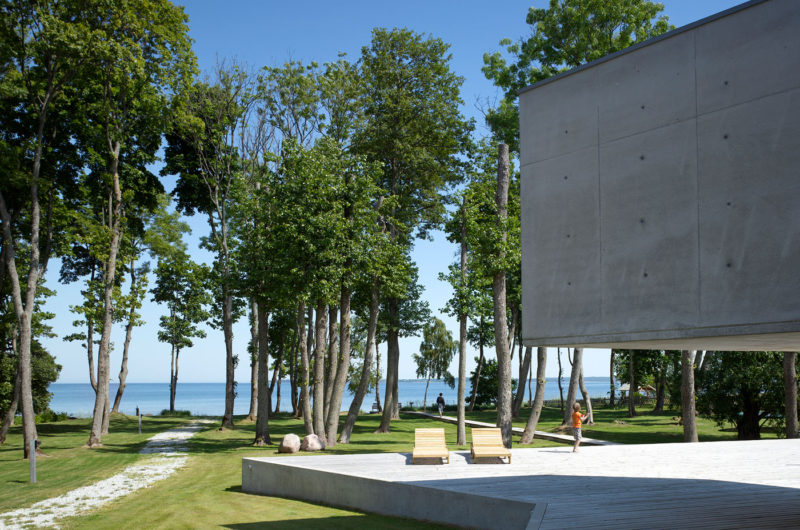 Tranquil Villa Lokaator by Kavakava Architects tranquil villa lokaator by kavakava architects 0df910b