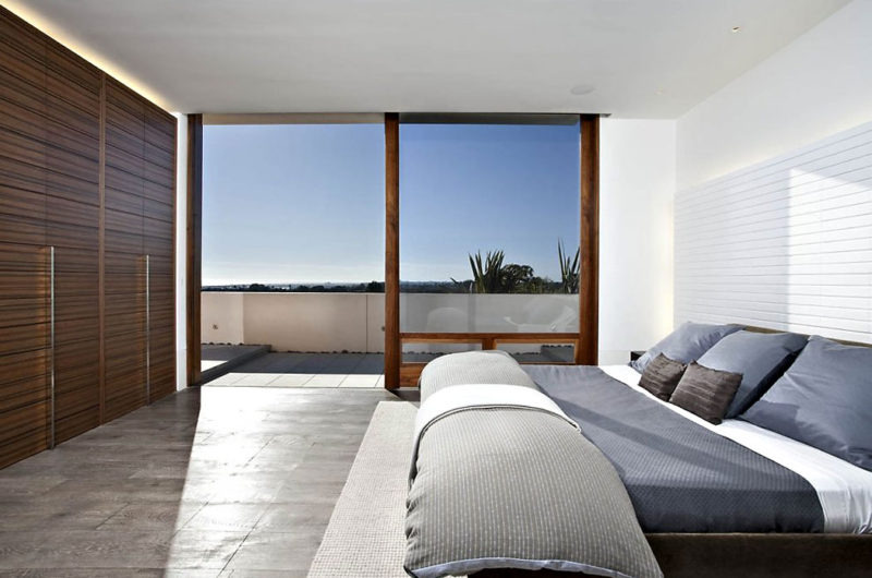 Gorgeous Contemporary Residence by Laidlaw Schultz Architects gorgeous contemporary residence by laidlaw schultz architects 2edc31d