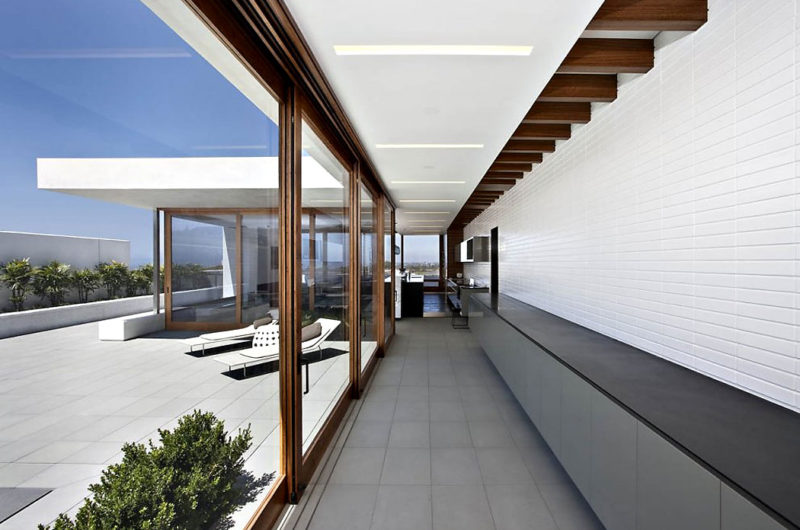 Gorgeous Contemporary Residence by Laidlaw Schultz Architects gorgeous contemporary residence by laidlaw schultz architects 3896dc2