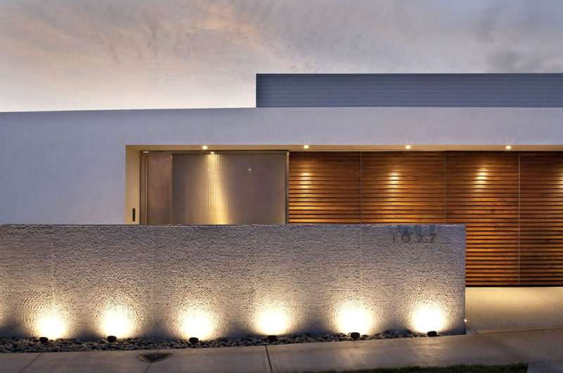 Gorgeous Contemporary Residence by Laidlaw Schultz Architects gorgeous contemporary residence by laidlaw schultz architects a6c4591