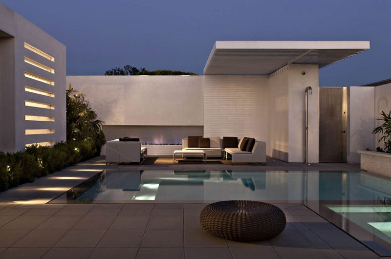 Gorgeous Contemporary Residence by Laidlaw Schultz Architects gorgeous contemporary residence by laidlaw schultz architects e915fa9